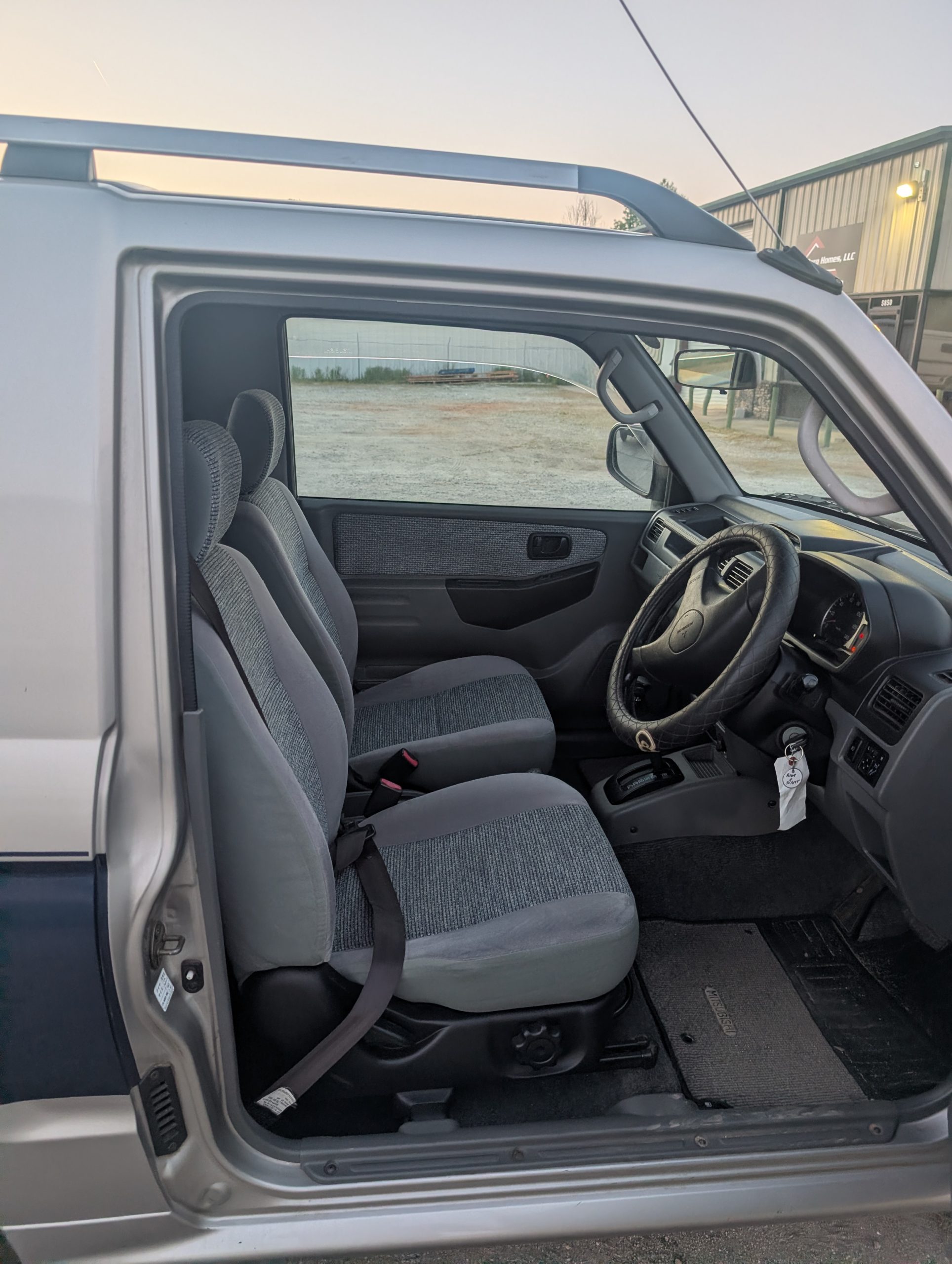 
								2000 Mitsubishi Pajero Mini — Stock #00071 full									