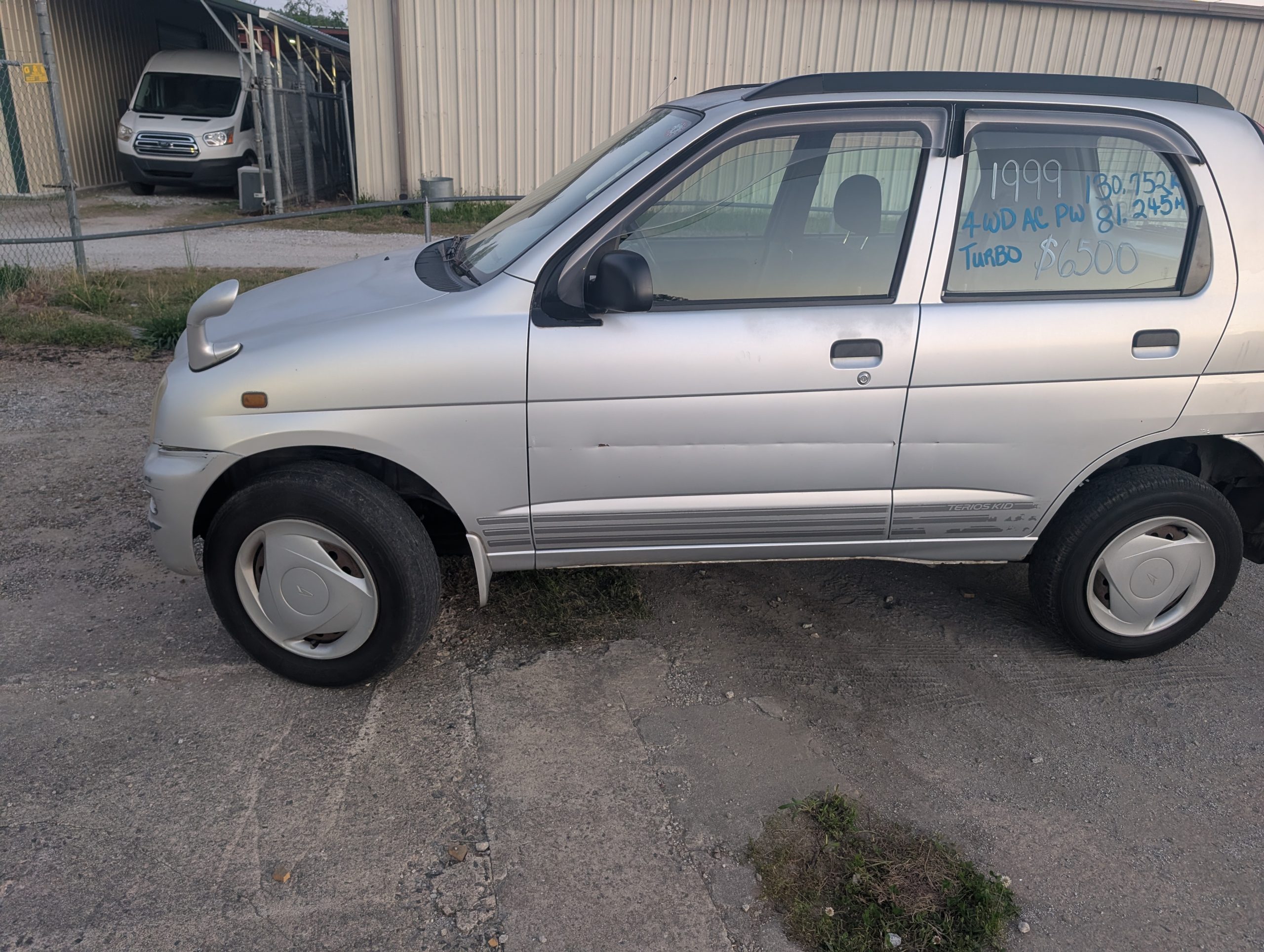 
								Turbocharged Kei SUV: 2000 Daihatsu Terios Kid 5-Speed 4WD full									