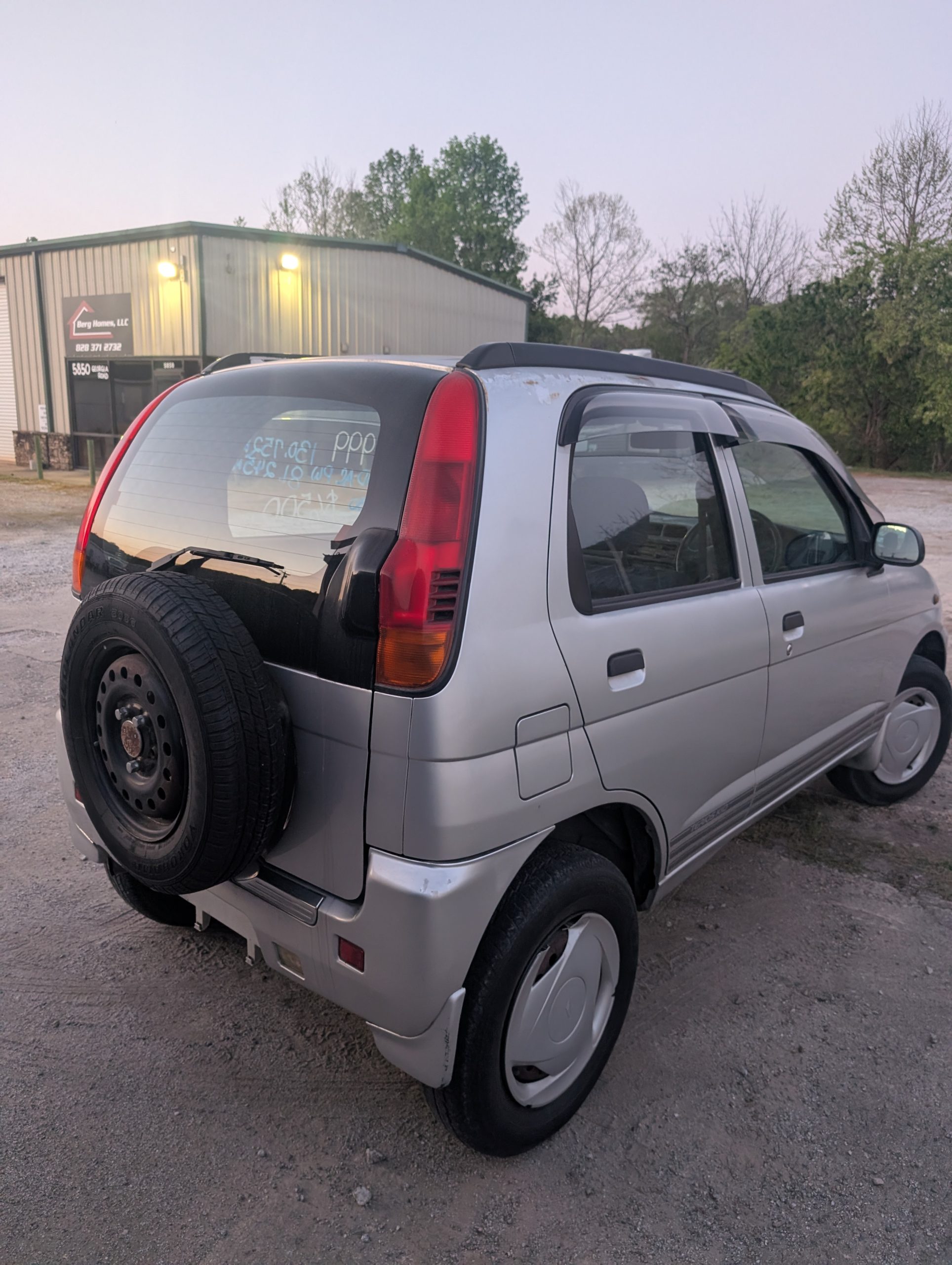 
								Turbocharged Kei SUV: 2000 Daihatsu Terios Kid 5-Speed 4WD full									