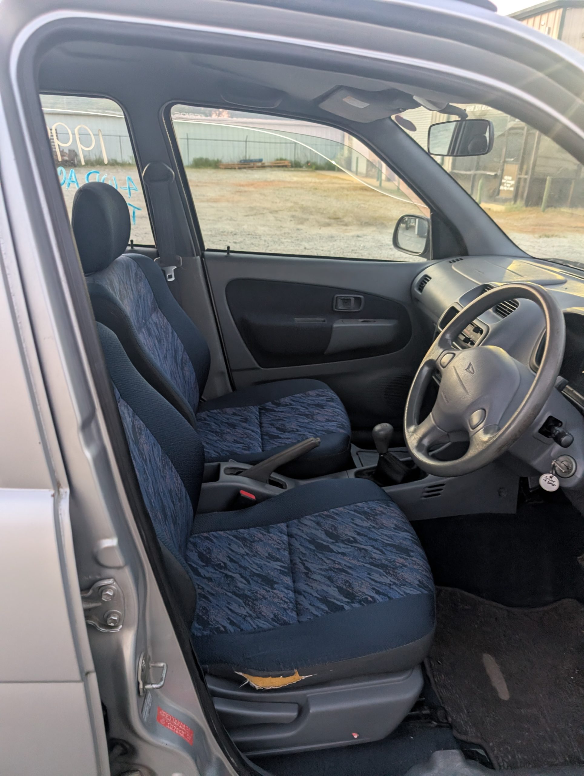 
								Turbocharged Kei SUV: 2000 Daihatsu Terios Kid 5-Speed 4WD full									