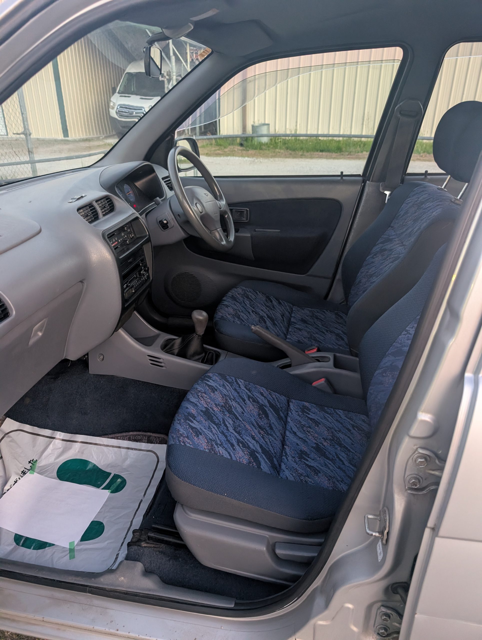 
								Turbocharged Kei SUV: 2000 Daihatsu Terios Kid 5-Speed 4WD full									