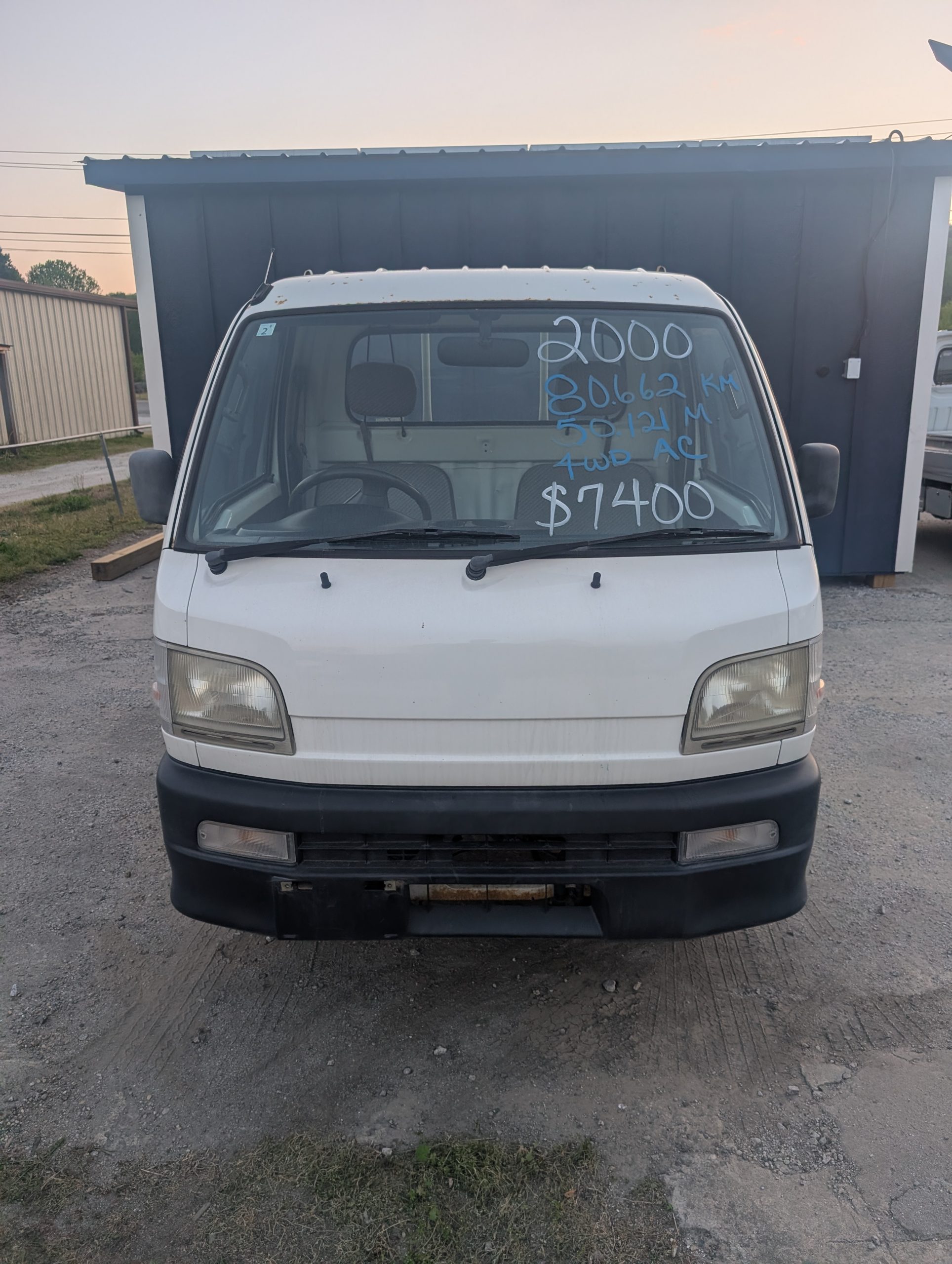 
								Go Anywhere: 2000 Daihatsu Hijet 4WD 5-Speed full									