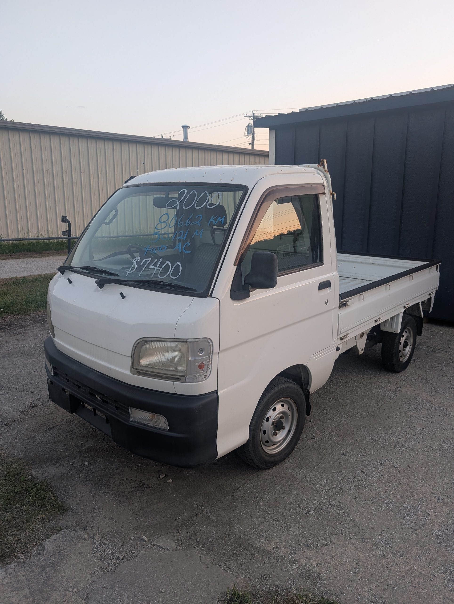 
								Go Anywhere: 2000 Daihatsu Hijet 4WD 5-Speed full									