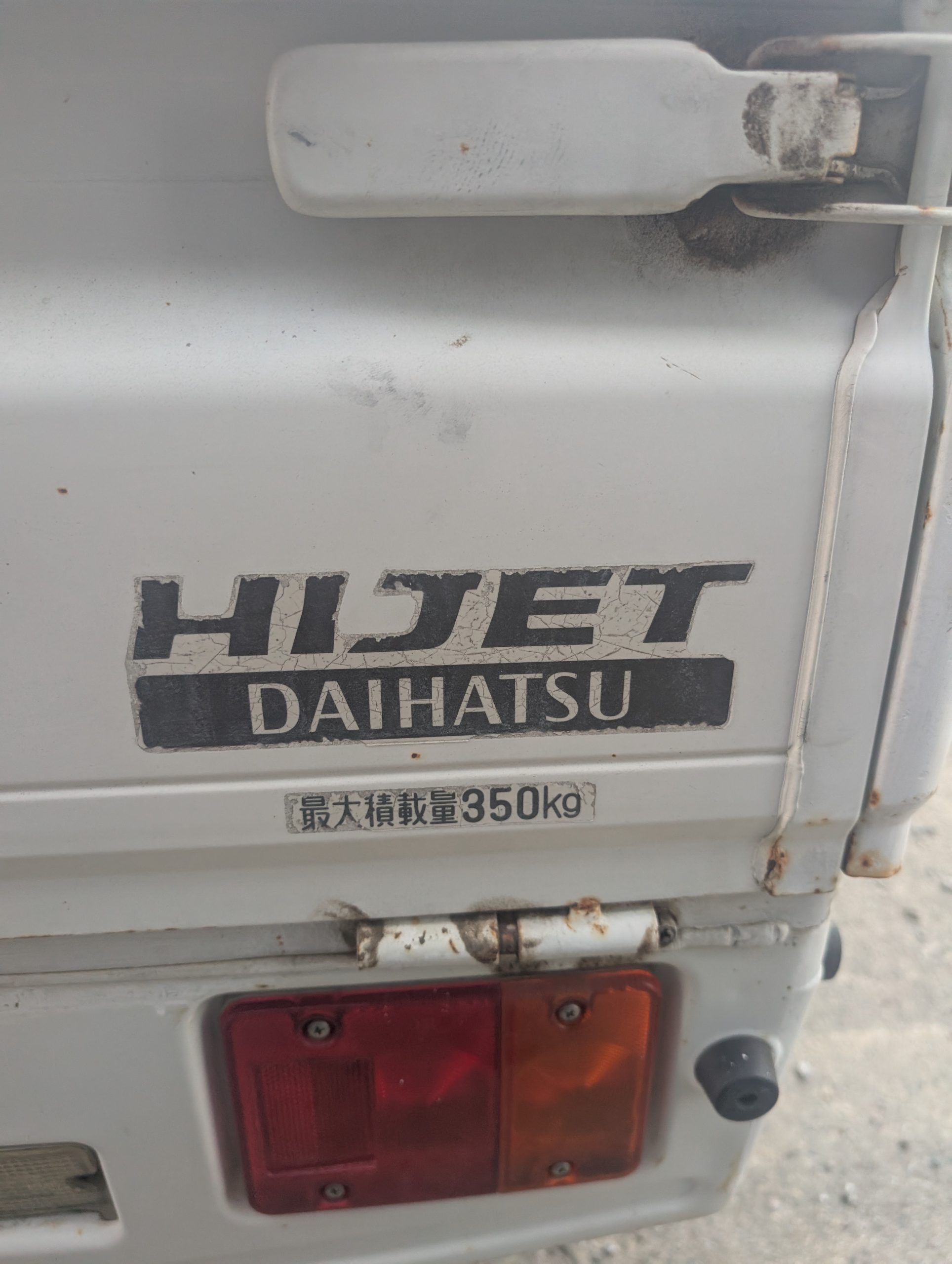
								Go Anywhere: 2000 Daihatsu Hijet 4WD 5-Speed full									