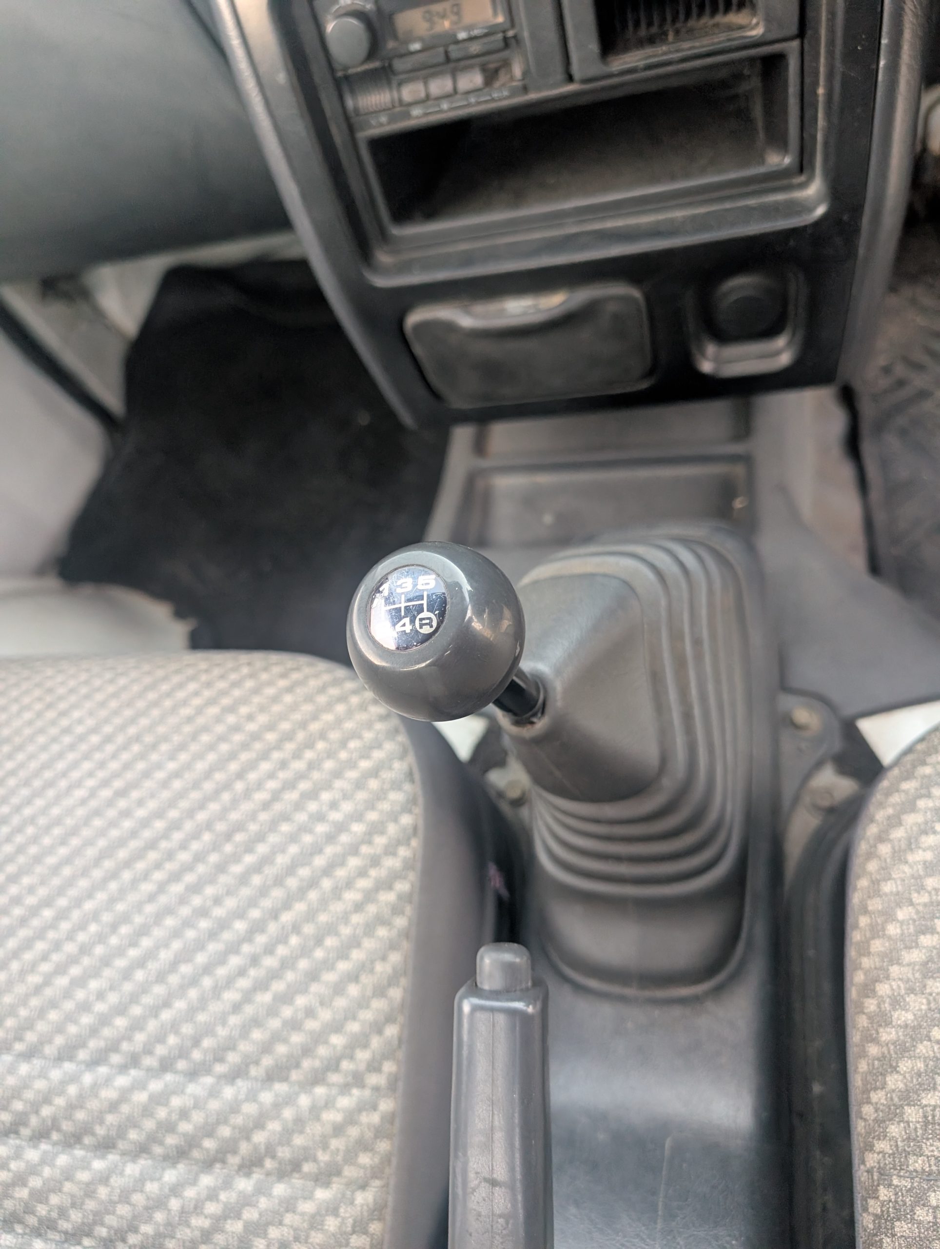 
								Go Anywhere: 2000 Daihatsu Hijet 4WD 5-Speed full									