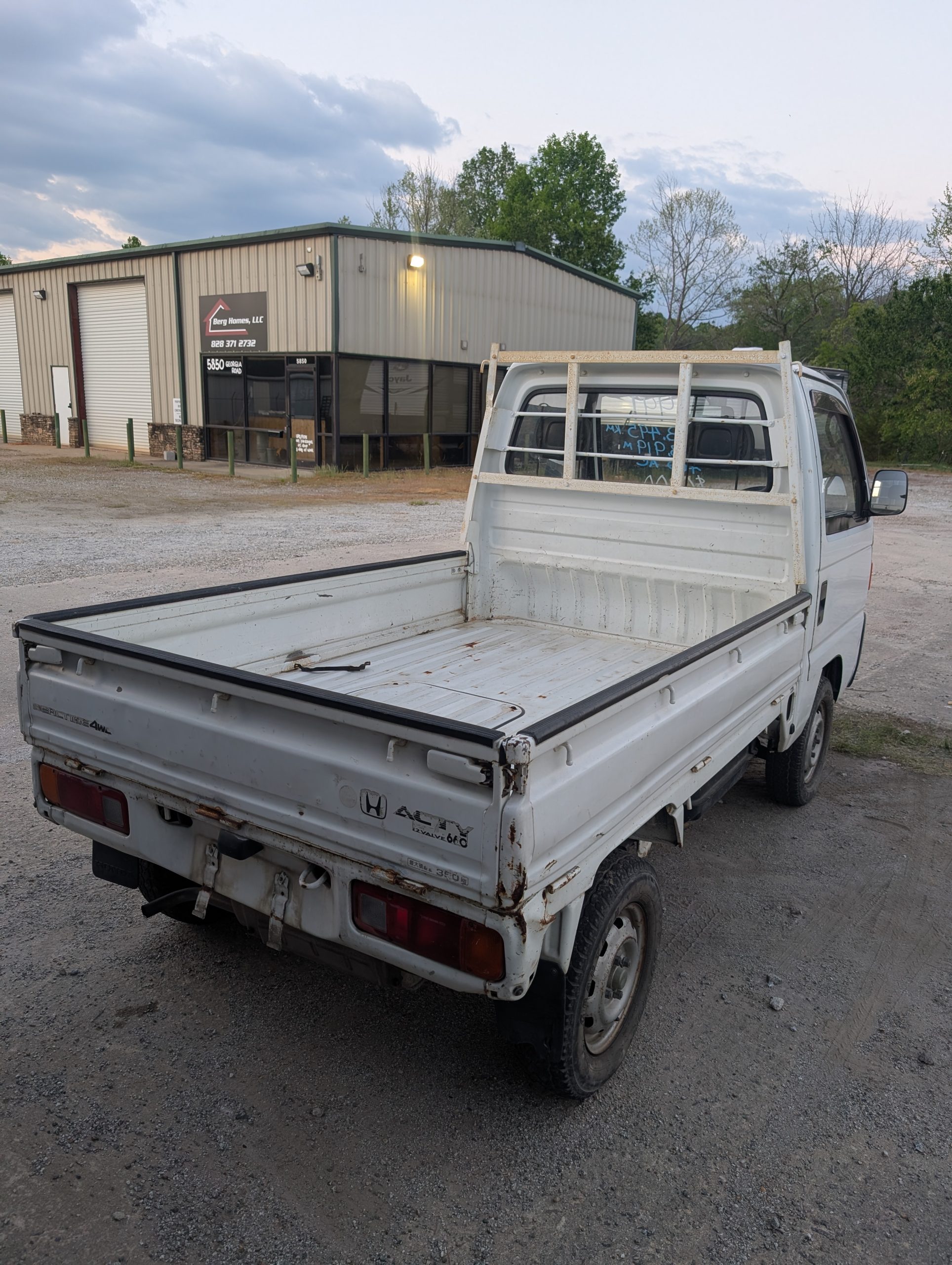 
								Low-Mileage Legend: ’91 Honda Acty 4WD w/ AC! full									