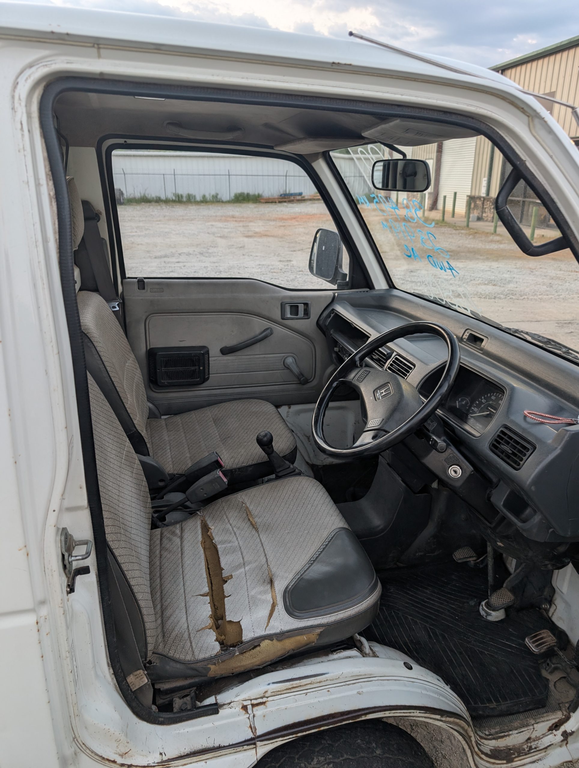 
								Low-Mileage Legend: ’91 Honda Acty 4WD w/ AC! full									