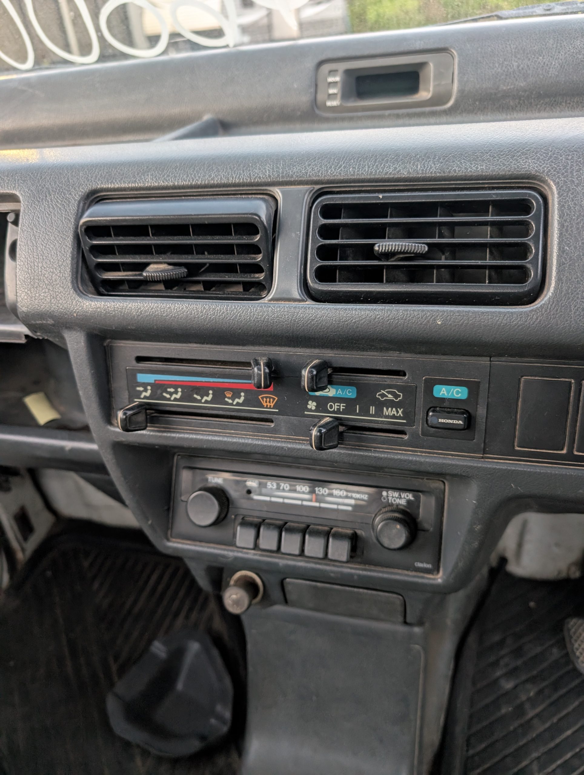 
								Low-Mileage Legend: ’91 Honda Acty 4WD w/ AC! full									