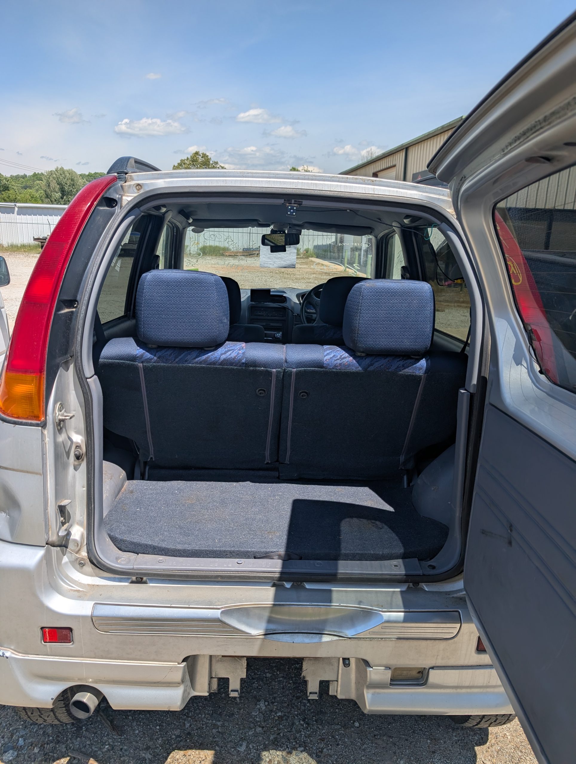 
								Turbocharged Terrain Tamer: 2000 Daihatsu Terios Kid 4WD full									