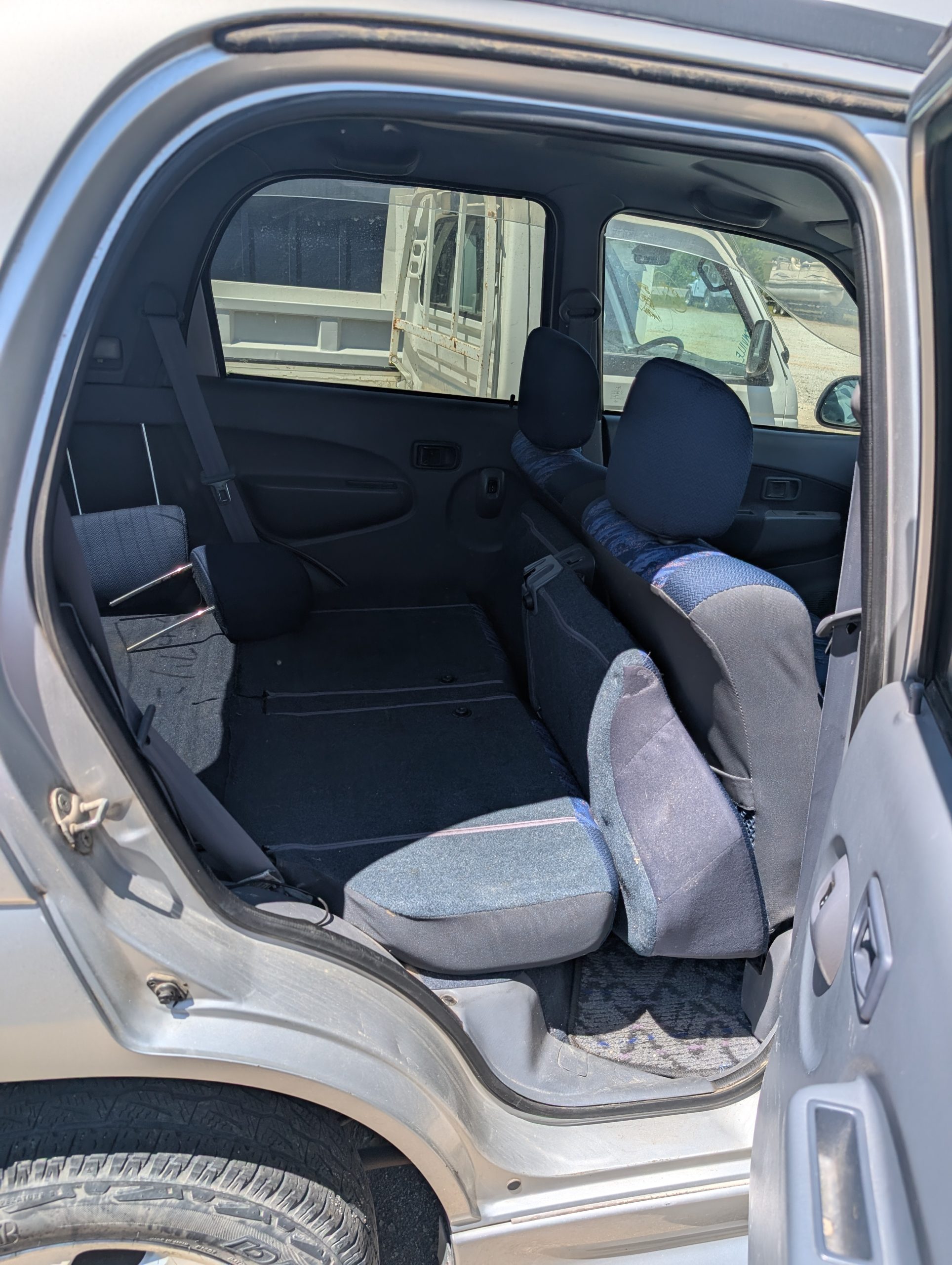 
								Turbocharged Terrain Tamer: 2000 Daihatsu Terios Kid 4WD full									