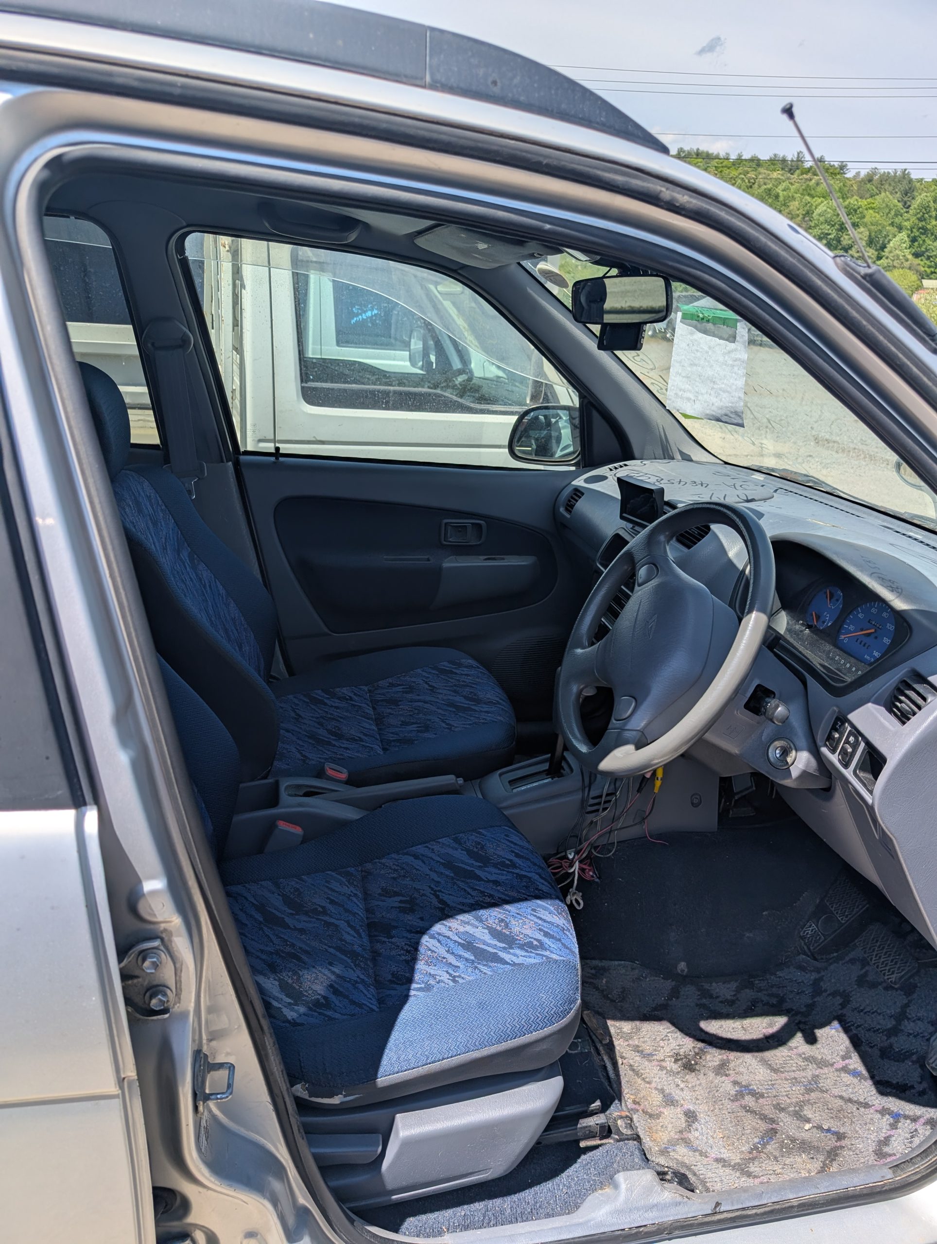 
								Turbocharged Terrain Tamer: 2000 Daihatsu Terios Kid 4WD full									