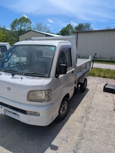 Low-Mileage Workhorse: 2001 Daihatsu Hijet 4WD Dump Truck