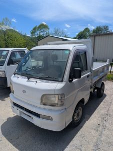 Low-Mileage Workhorse: 2001 Daihatsu Hijet 4WD Dump Truck