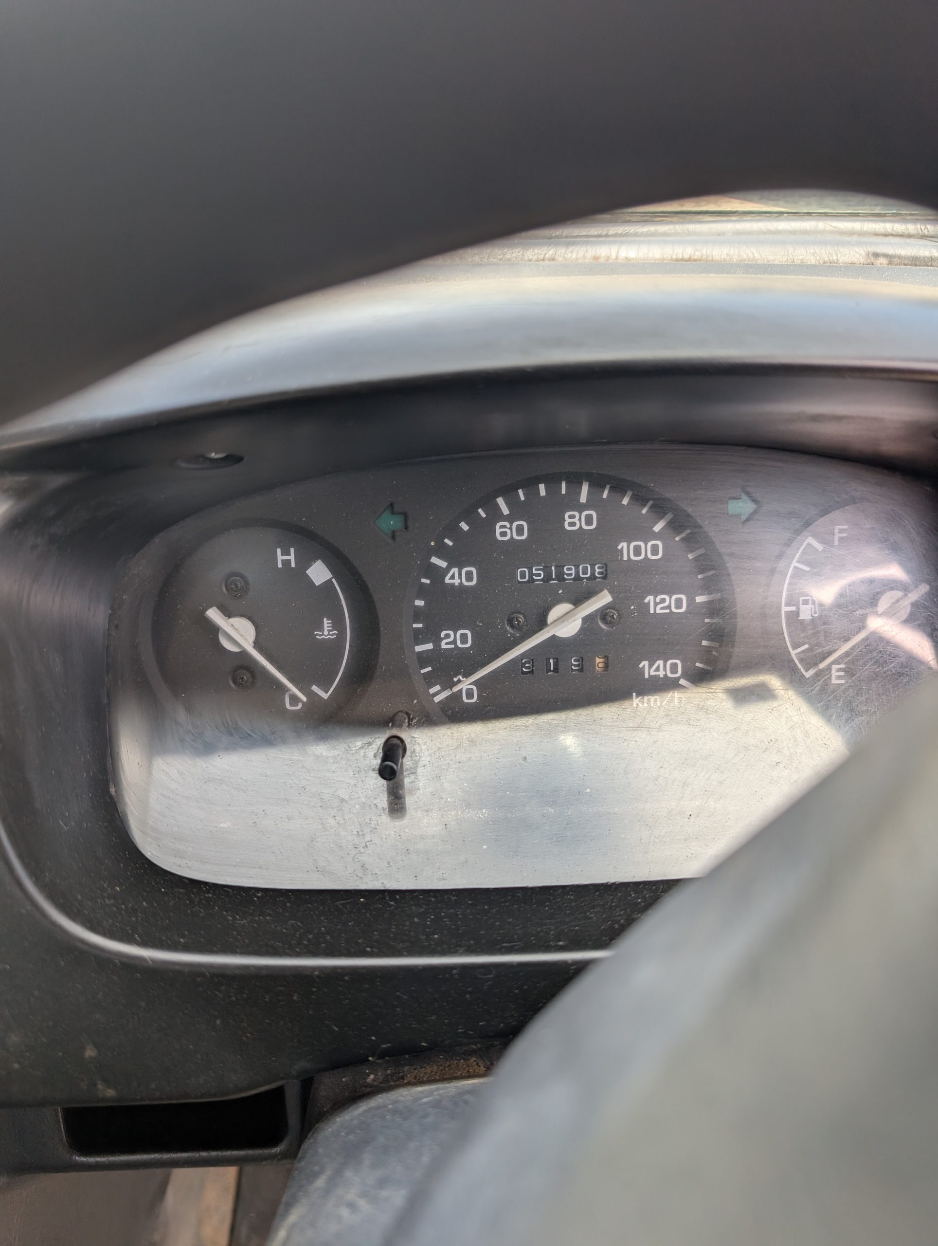 
								Low-Mileage Workhorse: 2001 Daihatsu Hijet 4WD Dump Truck full									