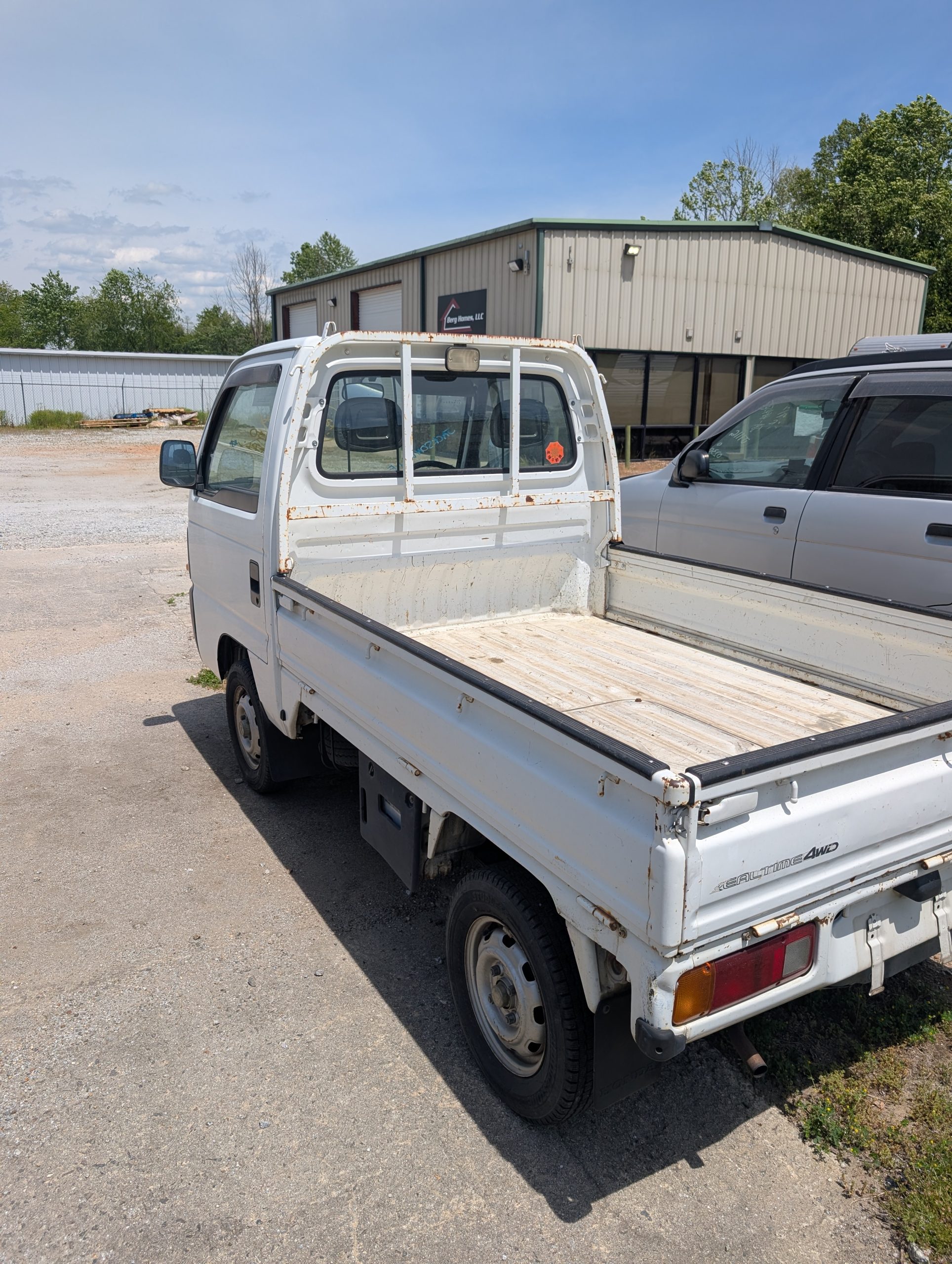 
								Low-Mileage 4WD Acty: Your Agile ’97 Honda Workhorse! full									