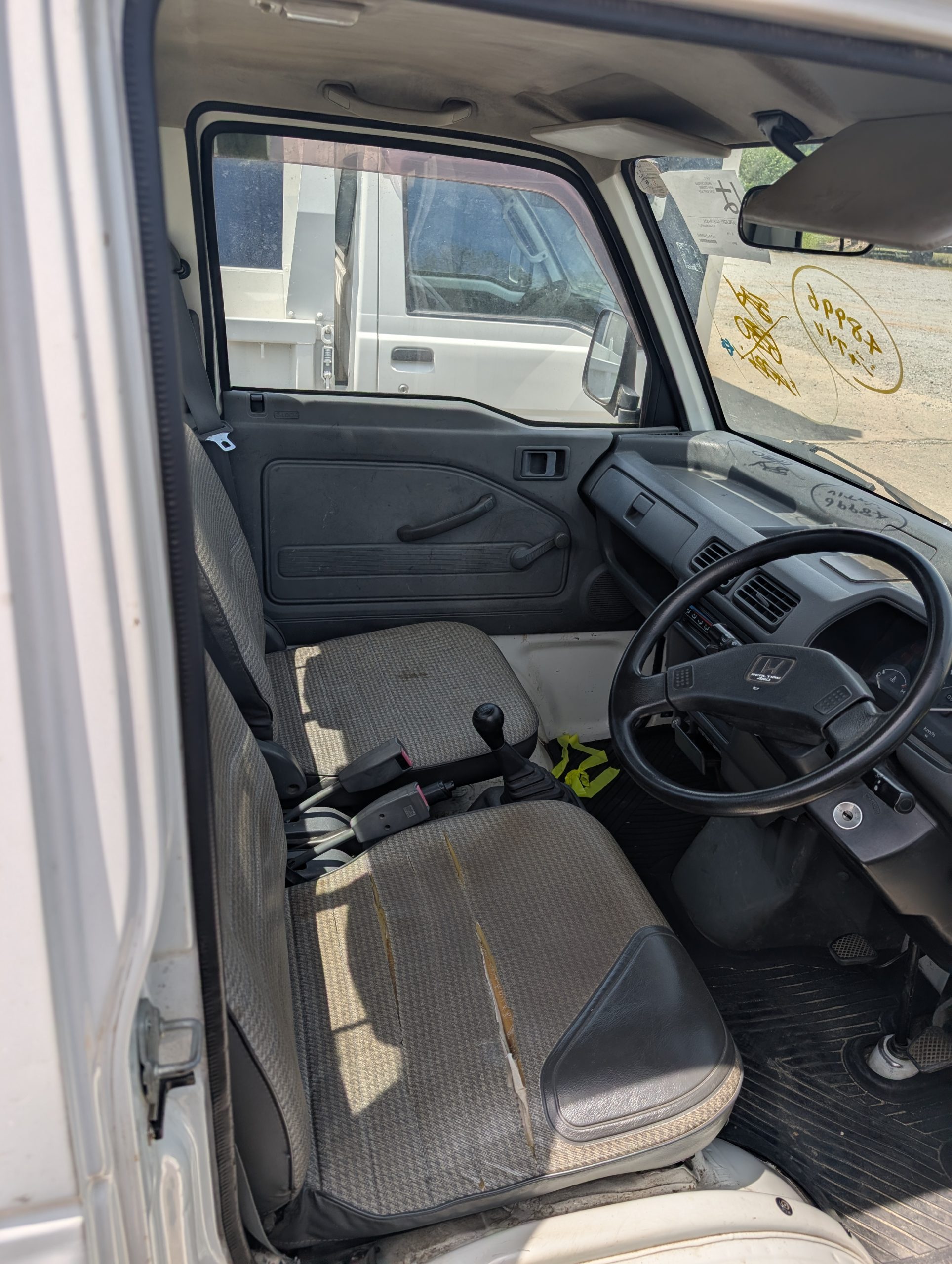 
								Low-Mileage 4WD Acty: Your Agile ’97 Honda Workhorse! full									