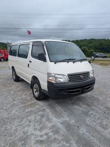 AWD Turbo Hiace: ’99 Toyota JDM 10-Passenger Adventure Van