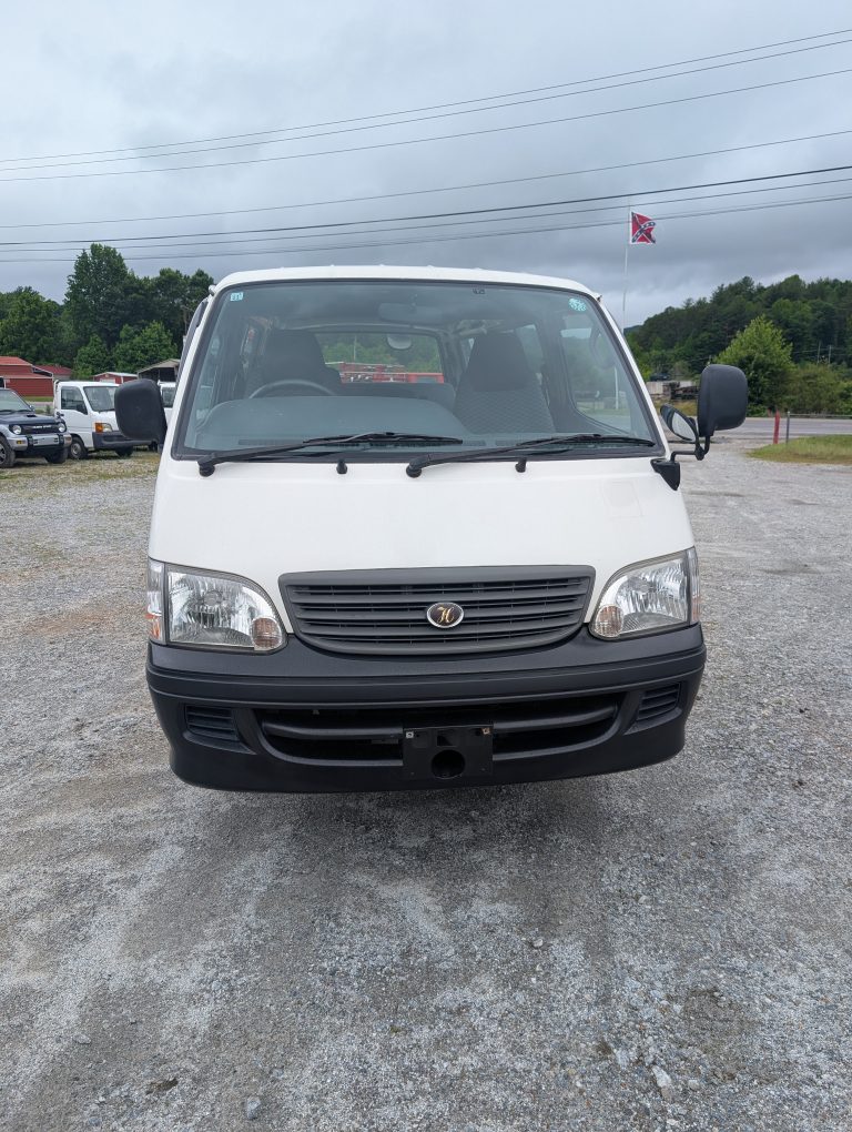 AWD Turbo Hiace: ’99 Toyota JDM 10-Passenger Adventure Van