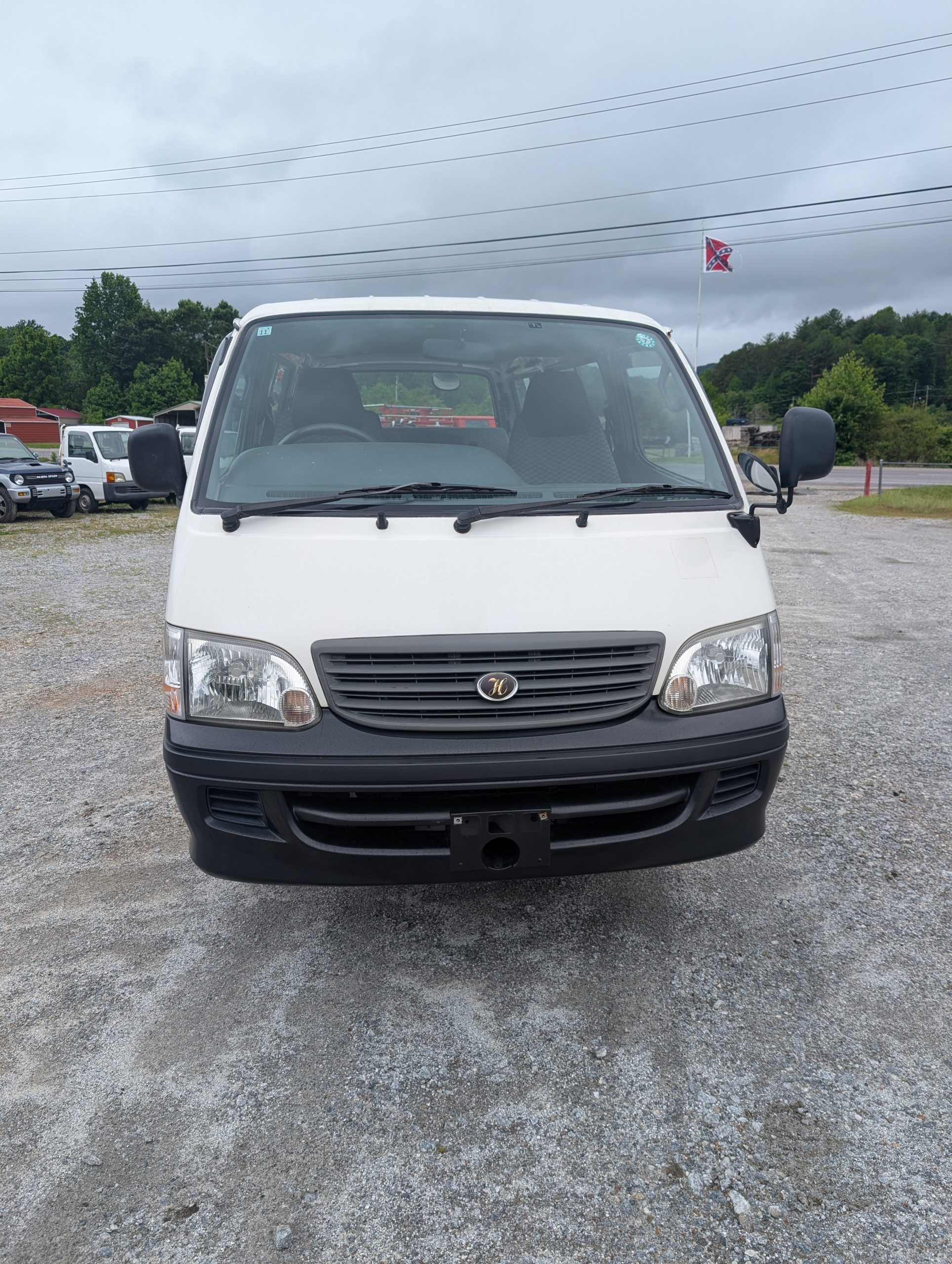 
								AWD Turbo Hiace: ’99 Toyota JDM 10-Passenger Adventure Van full									
