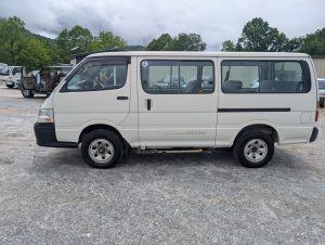 AWD Turbo Hiace: ’99 Toyota JDM 10-Passenger Adventure Van