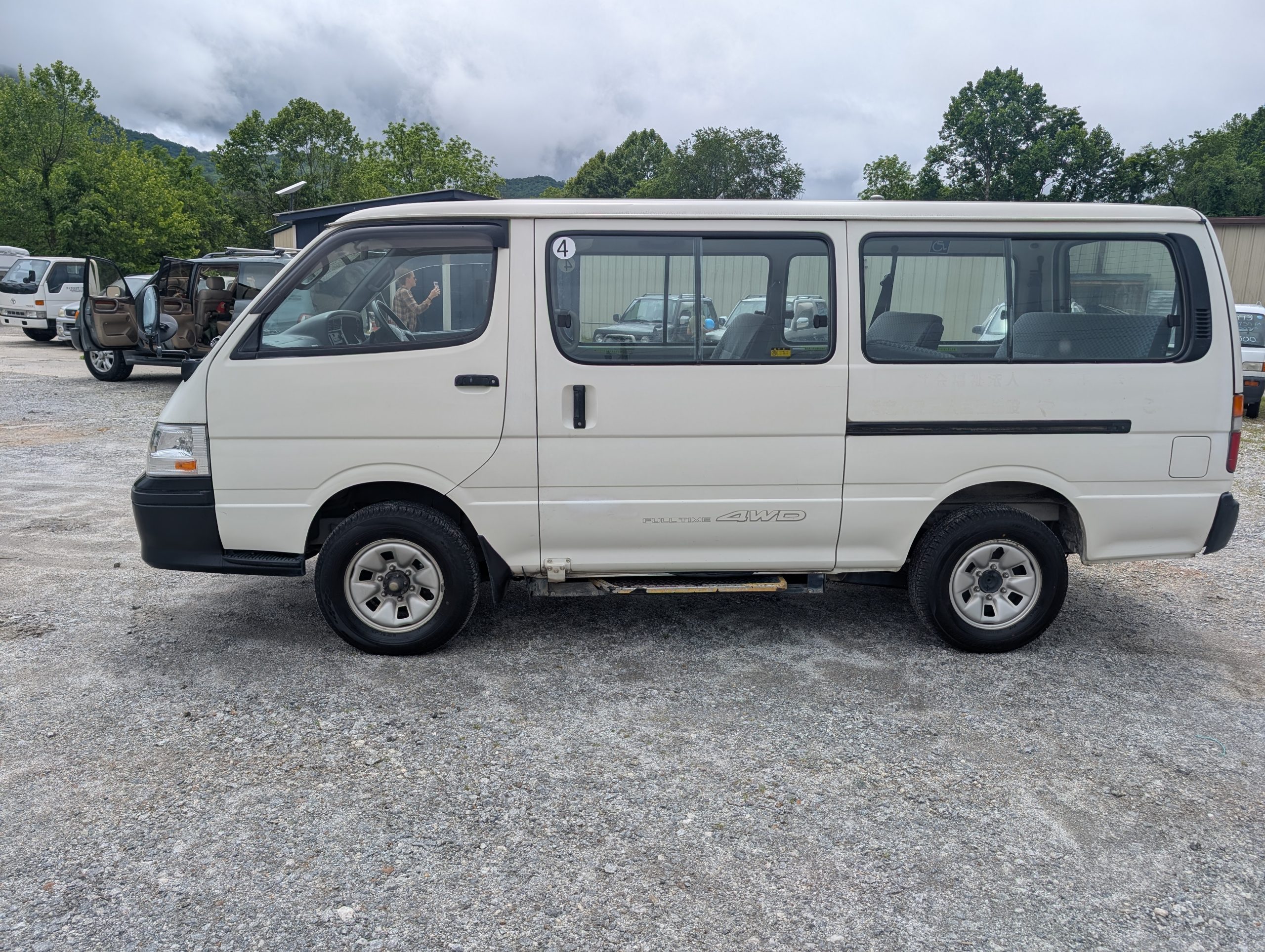 
								AWD Turbo Hiace: ’99 Toyota JDM 10-Passenger Adventure Van full									