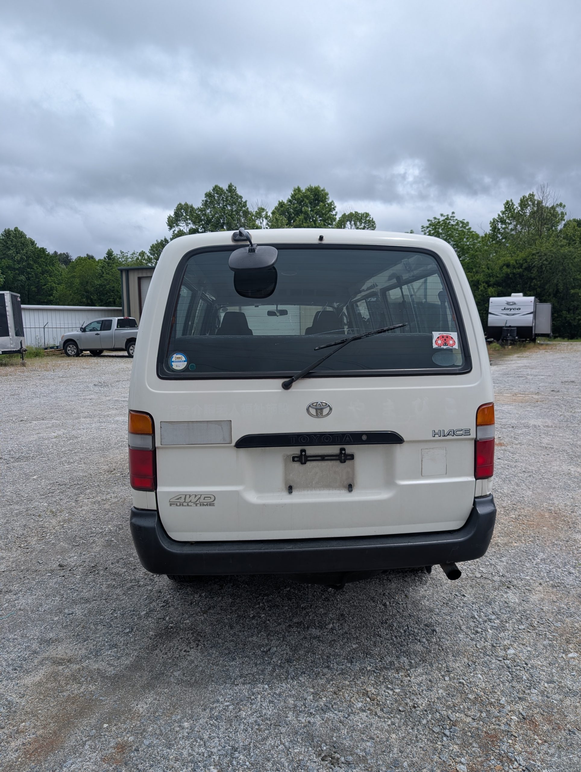 
								AWD Turbo Hiace: ’99 Toyota JDM 10-Passenger Adventure Van full									