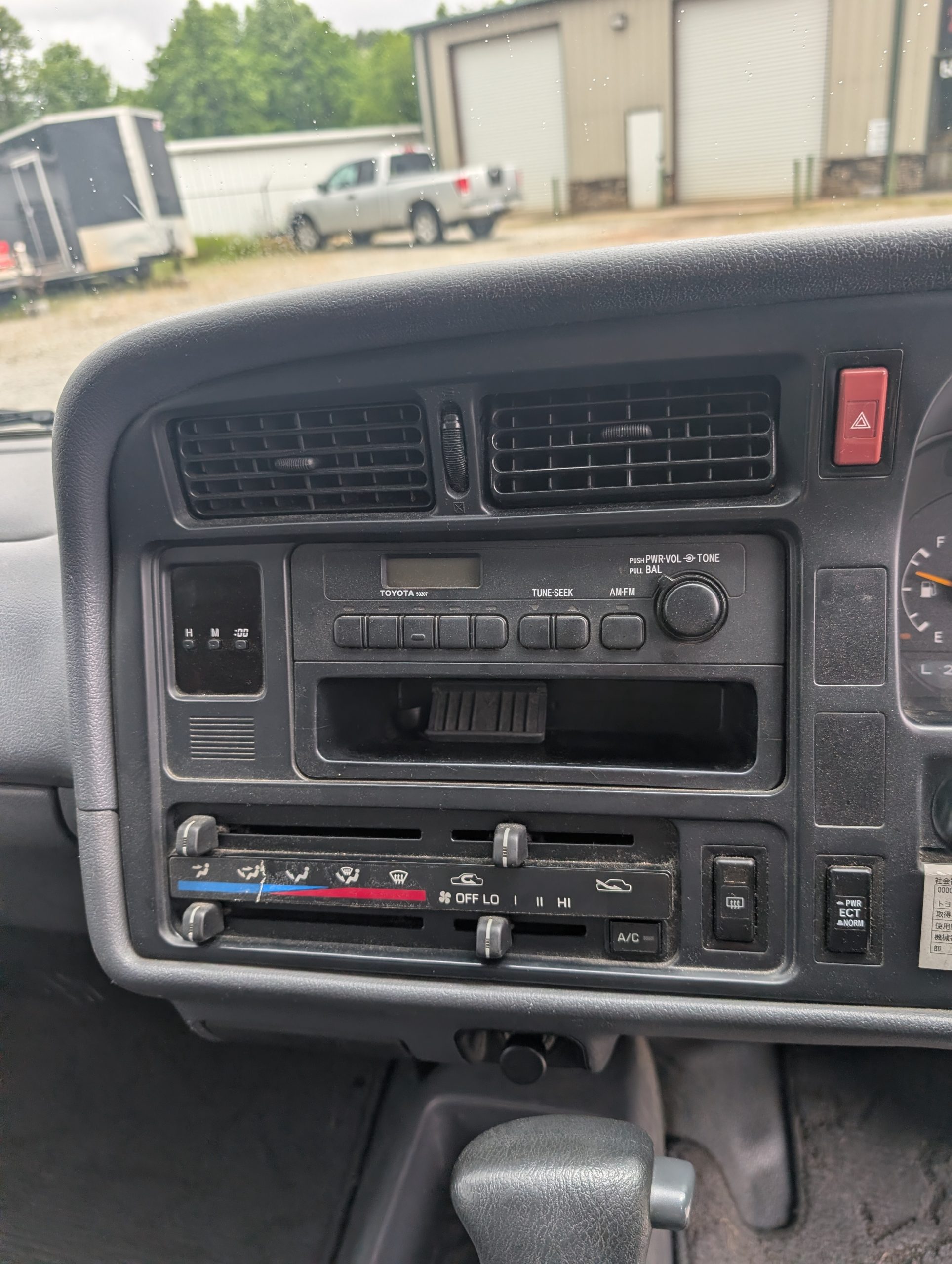 
								AWD Turbo Hiace: ’99 Toyota JDM 10-Passenger Adventure Van full									