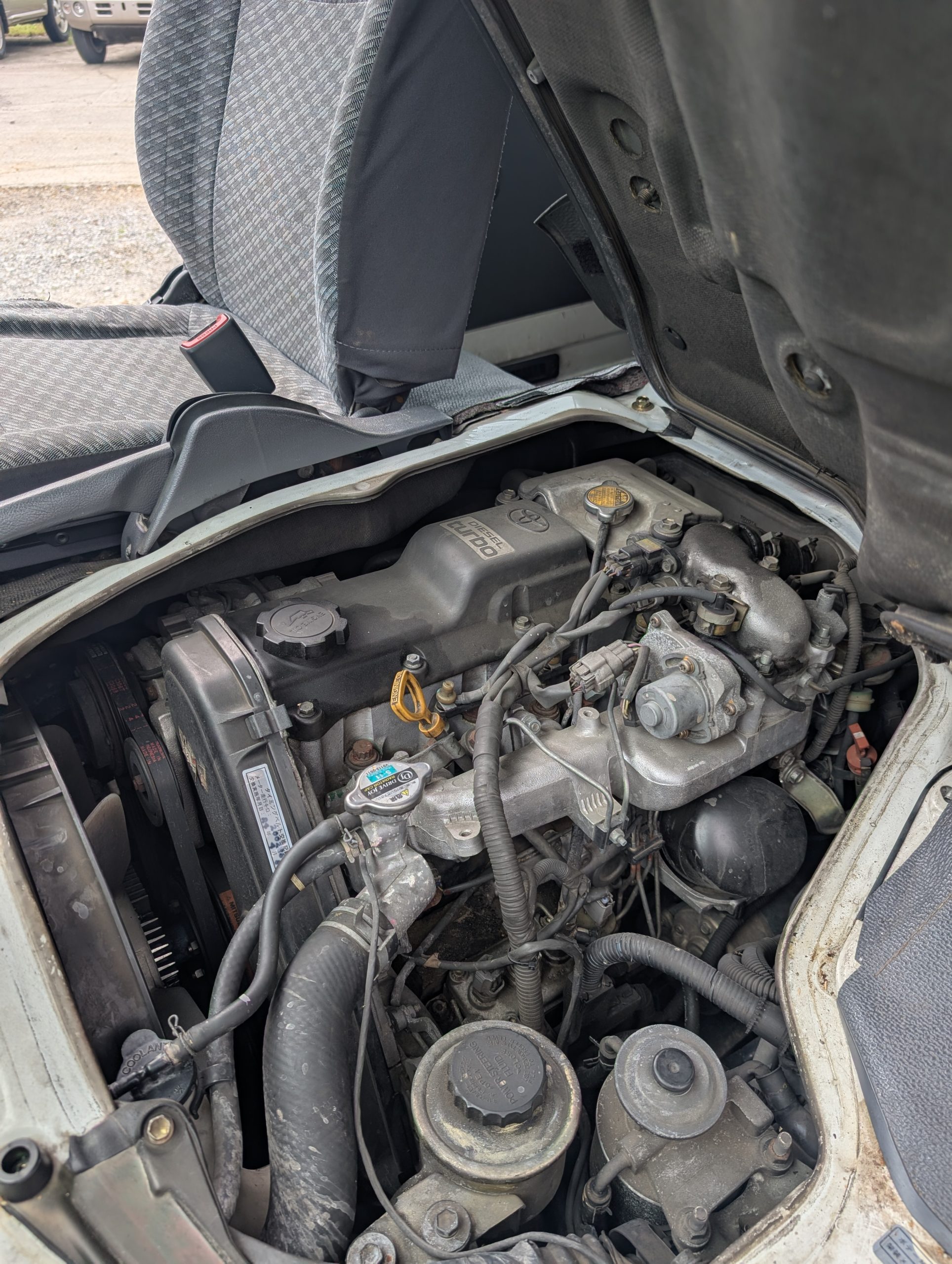 
								AWD Turbo Hiace: ’99 Toyota JDM 10-Passenger Adventure Van full									
