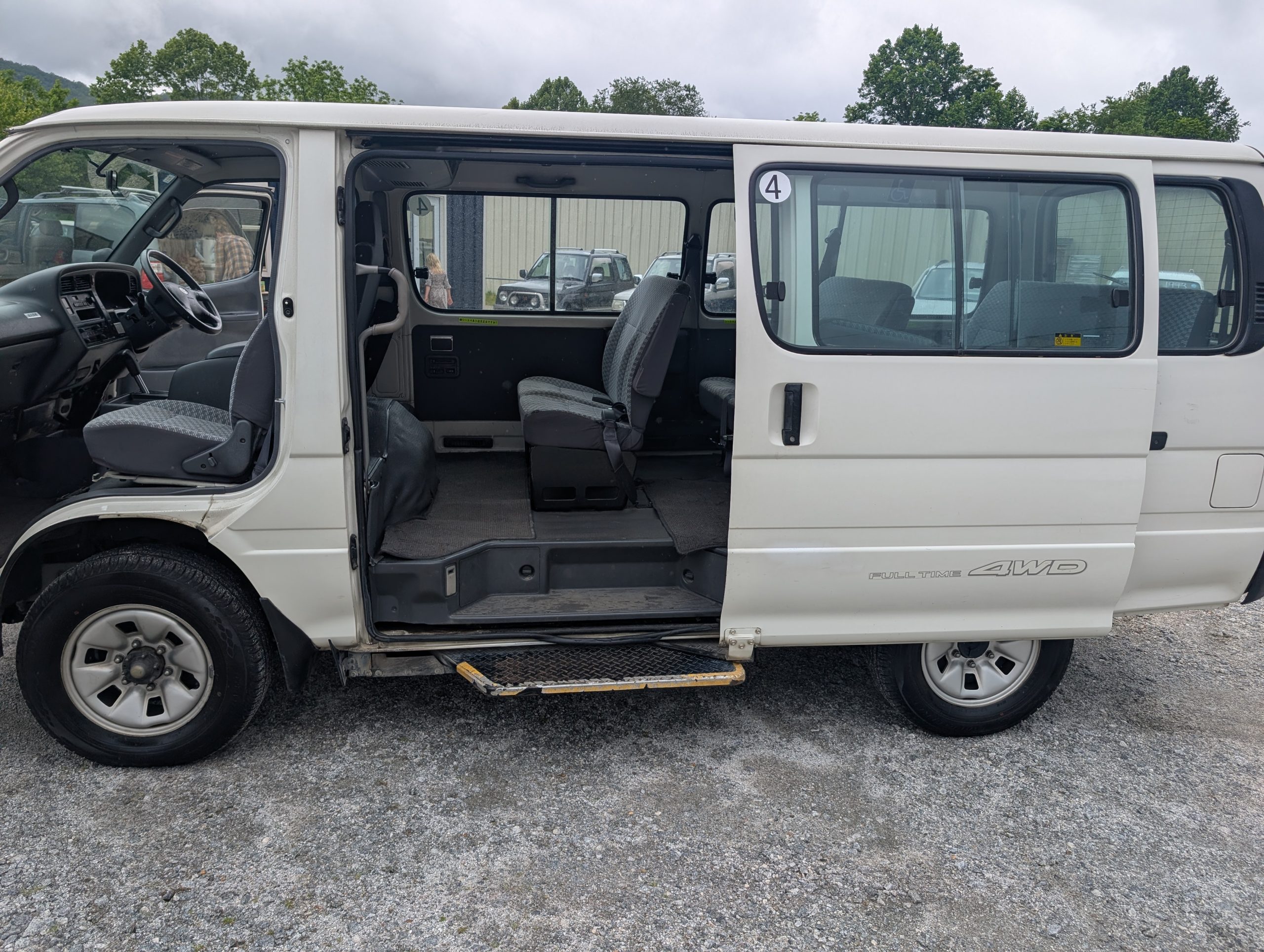 
								AWD Turbo Hiace: ’99 Toyota JDM 10-Passenger Adventure Van full									