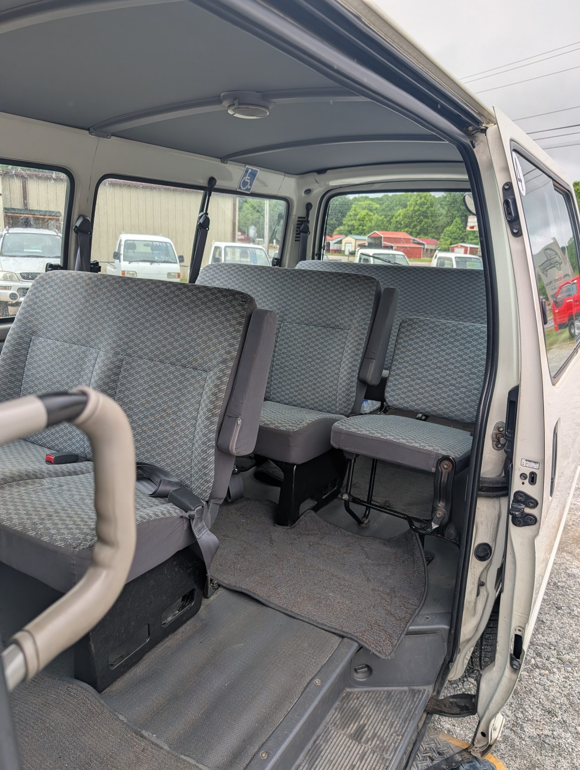 
								AWD Turbo Hiace: ’99 Toyota JDM 10-Passenger Adventure Van full									