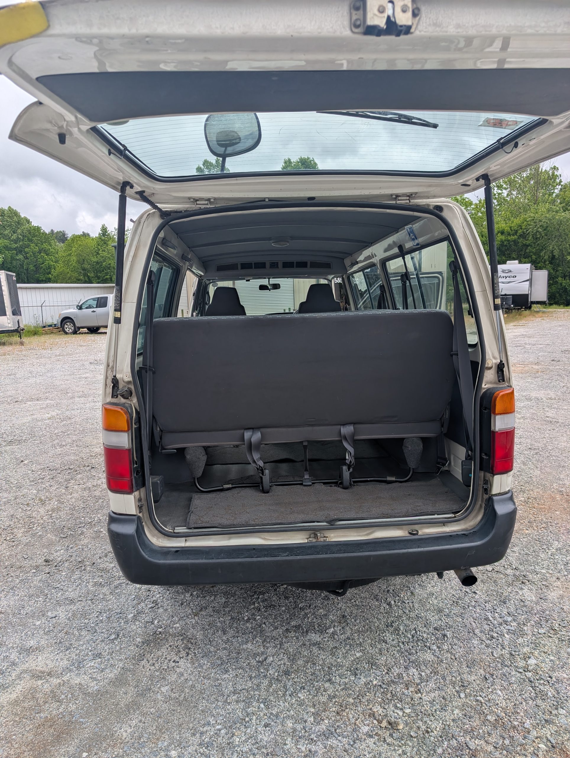 
								AWD Turbo Hiace: ’99 Toyota JDM 10-Passenger Adventure Van full									