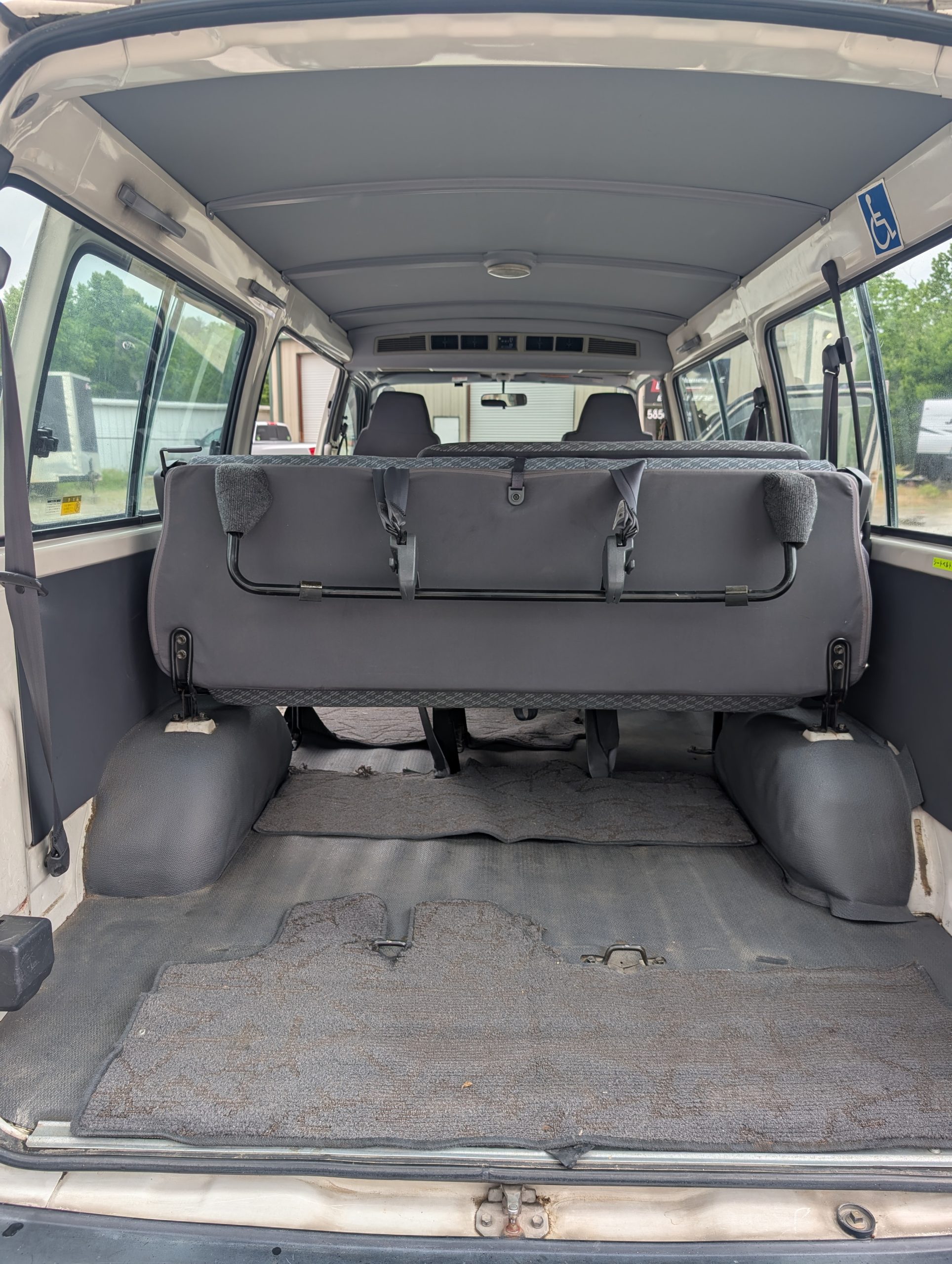 
								AWD Turbo Hiace: ’99 Toyota JDM 10-Passenger Adventure Van full									