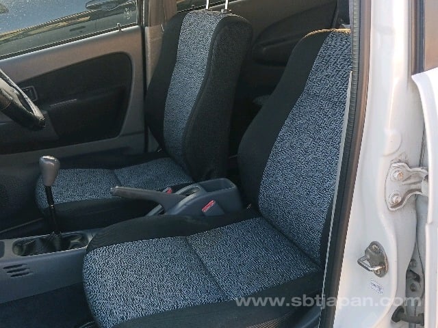 
								Turbocharged Terrain Tamer: ’99 Daihatsu Terios Kid 4×4 Manual full									