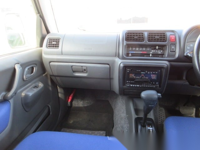 
								Go-Anywhere Pearl: 2001 Suzuki Jimny Auto 4WD full									
