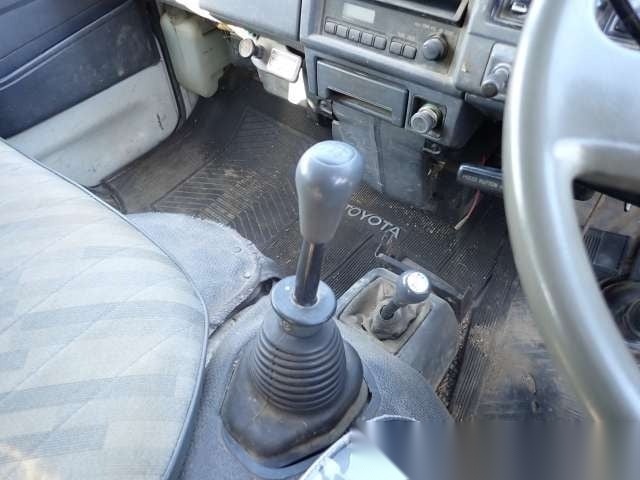 
								Toyota Tough: ’94 Hiace 4WD Truck w/ Locker full									