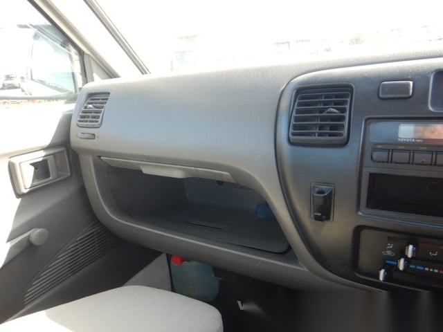 
								Toyota Tough: 2001 Townace 4×4 Manual Utility full									