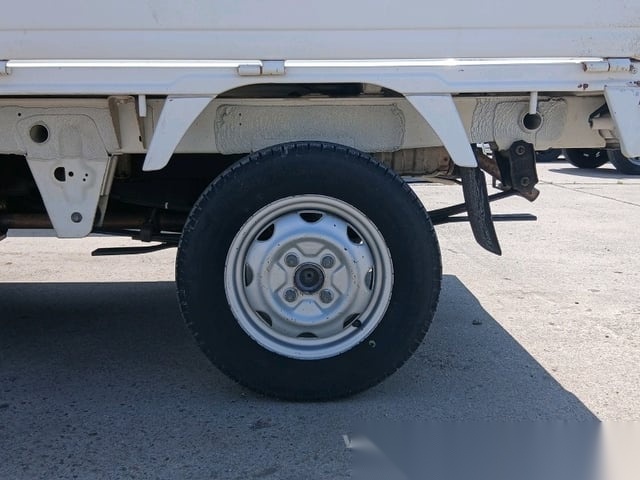 
								Low-Mile Legend: 2000 Suzuki Carry 4WD Manual full									