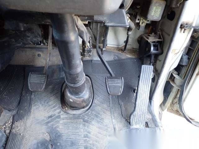 
								Toyota Tough: ’94 Hiace 4WD Truck w/ Locker full									