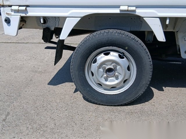 
								Low-Mile Legend: 2000 Suzuki Carry 4WD Manual full									