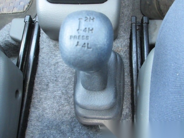 
								Go-Anywhere Pearl: 2001 Suzuki Jimny Auto 4WD full									