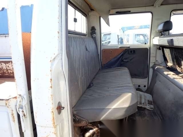 
								Toyota Tough: ’94 Hiace 4WD Truck w/ Locker full									