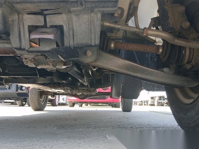 
								Low-Mile Legend: 2000 Suzuki Carry 4WD Manual full									