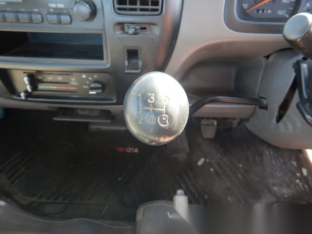
								Toyota Tough: 2001 Townace 4×4 Manual Utility full									
