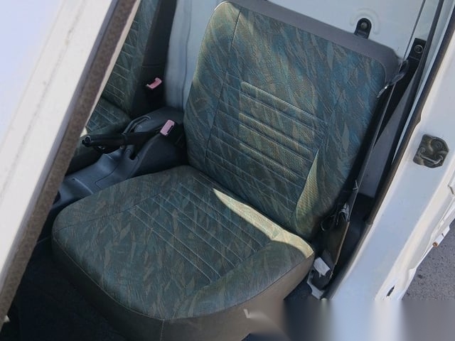 
								Low-Mile Legend: 2000 Suzuki Carry 4WD Manual full									