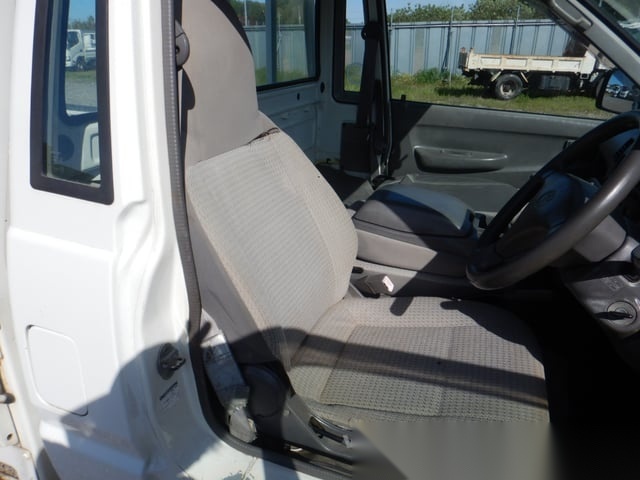 
								Toyota Tough: 2001 Townace 4×4 Manual Utility full									