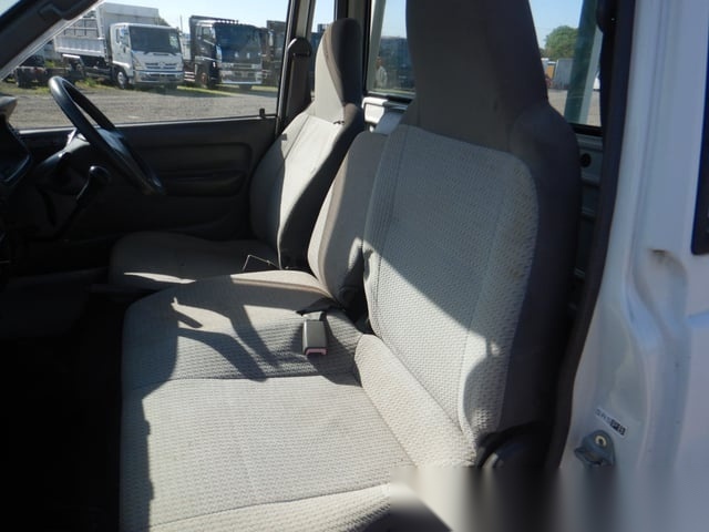 
								Toyota Tough: 2001 Townace 4×4 Manual Utility full									