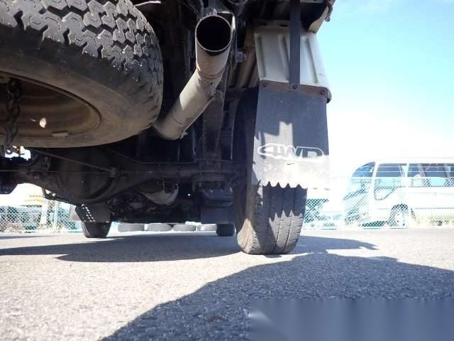 
								Toyota Tough: ’94 Hiace 4WD Truck w/ Locker full									