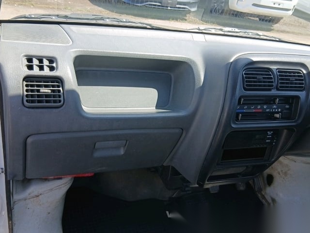 
								Low-Mile Legend: 2000 Suzuki Carry 4WD Manual full									