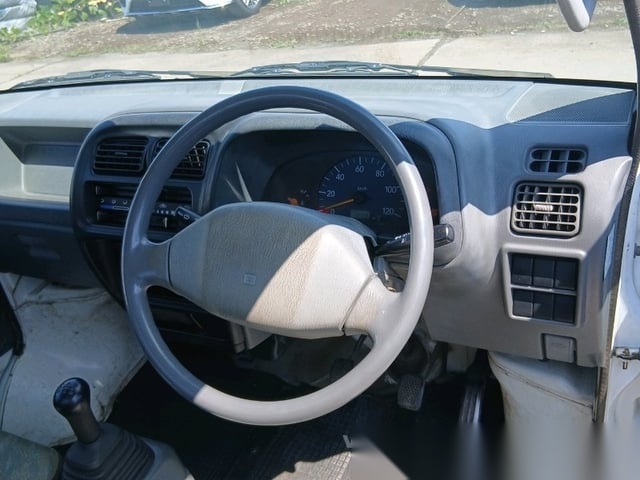 
								Low-Mile Legend: 2000 Suzuki Carry 4WD Manual full									