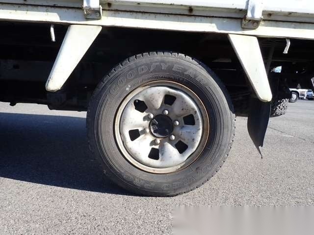 
								Toyota Tough: ’94 Hiace 4WD Truck w/ Locker full									